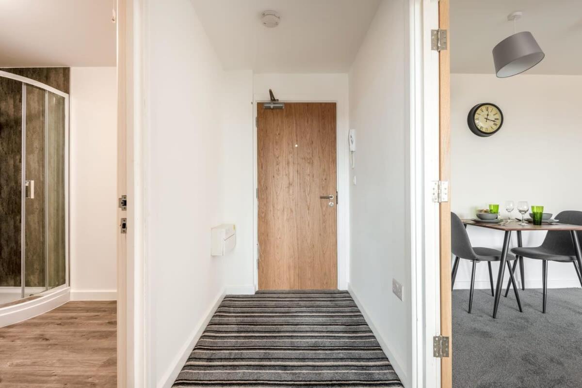 Contemporary 1 Bed In Apartment *